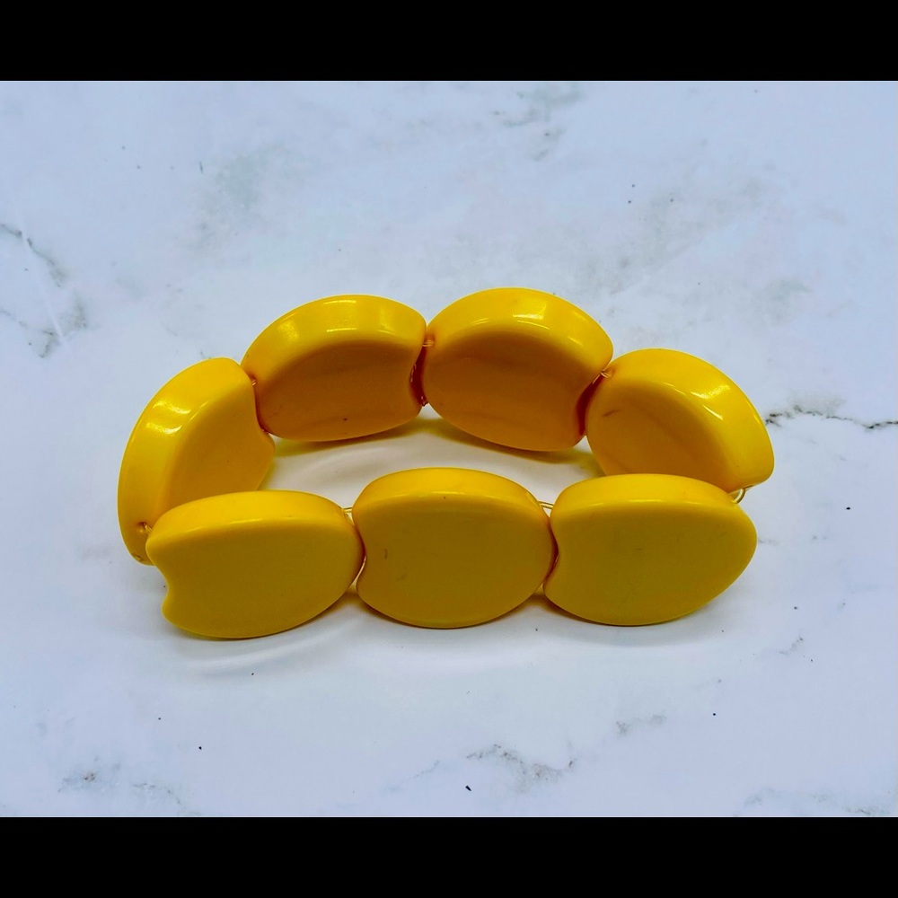 Yellow stretch bracelet
